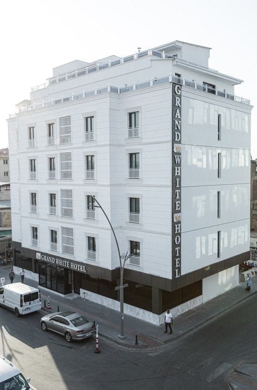 Grand White Hotel