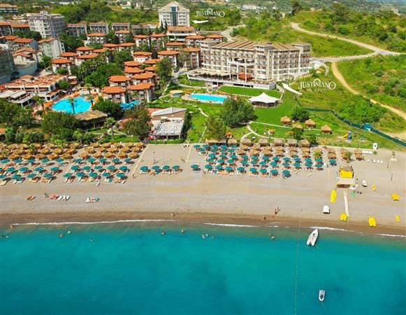 Justiniano Deluxe Resort Hotel