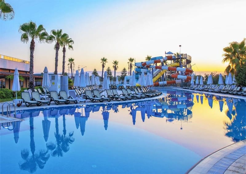 Lrs Port River Hotel & Spa
