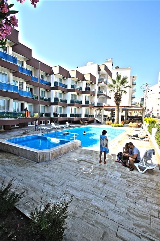 Öz Güzelçamli Hotel