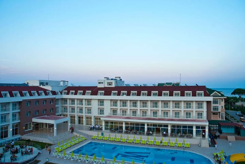 White Lilyum Hotel