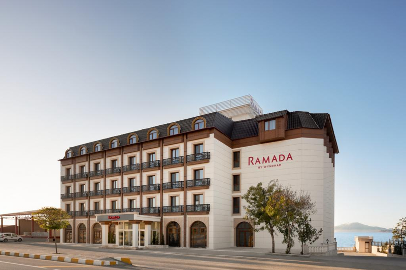 Ramada by Wyndham Van Resim 1