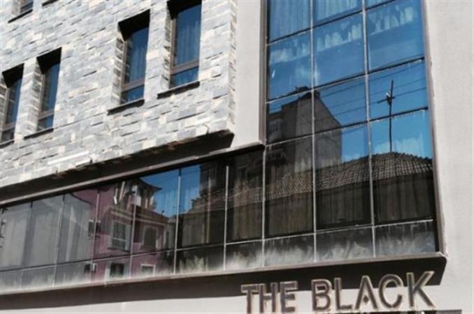 The Black Hotel Resim 1