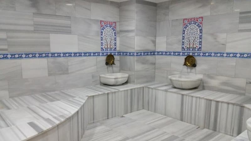Adela Hotel