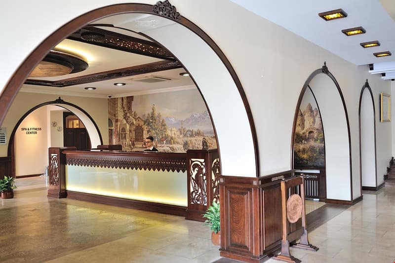 Ağaçlı Hotel