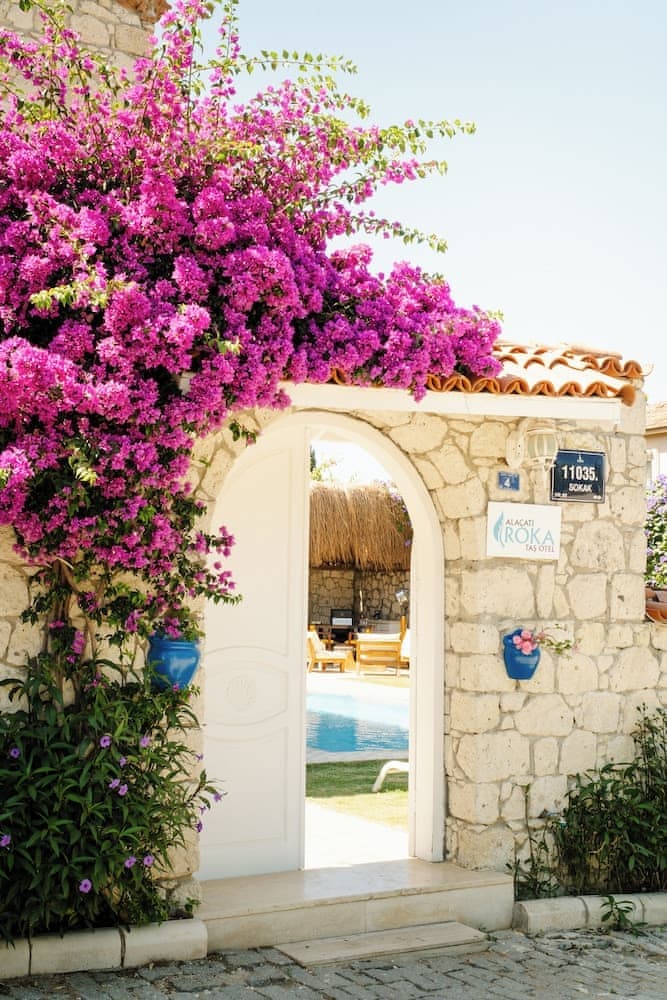 Alaçatı Roka Taş Hotel