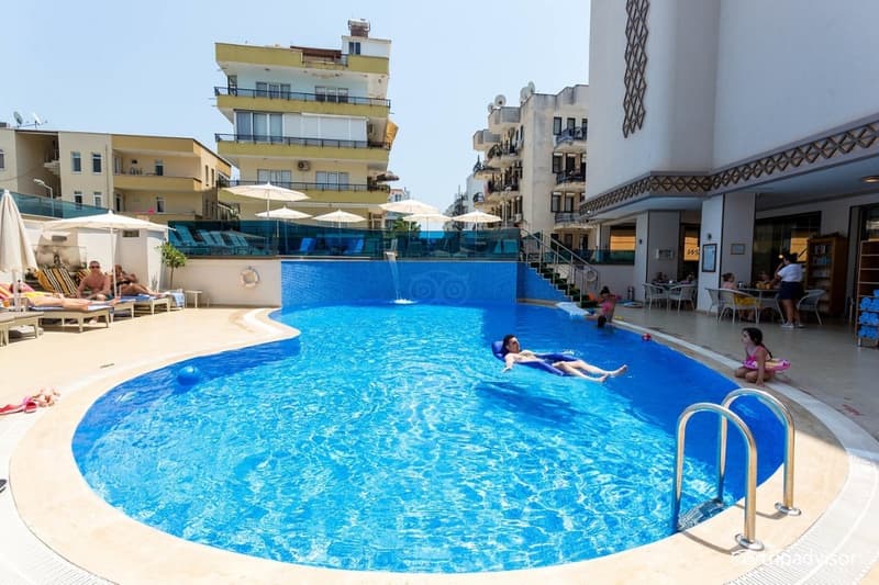 Aurasia Deluxe Hotel