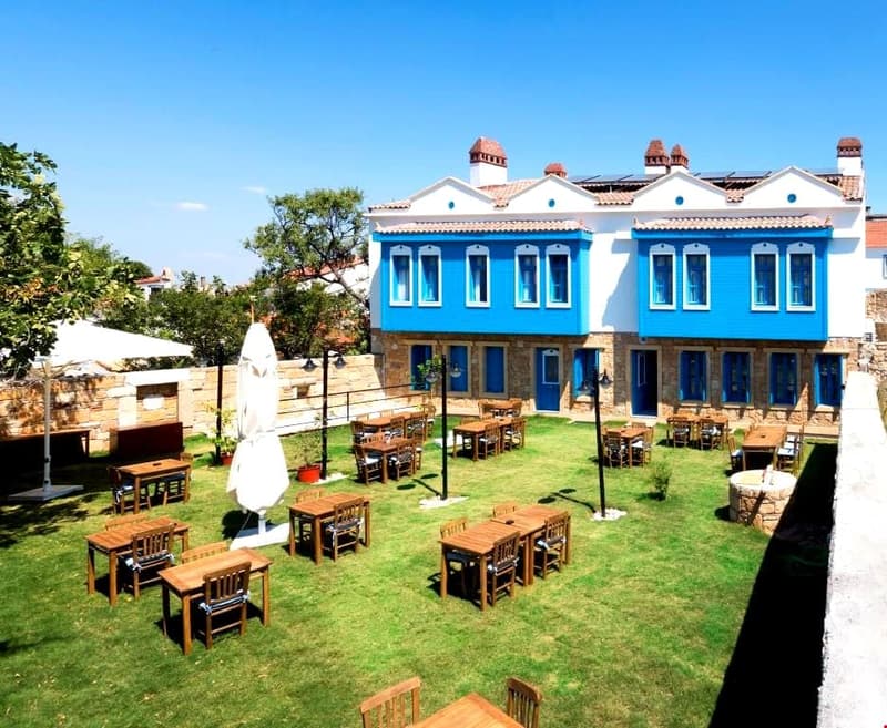 Ayapetro Hotel