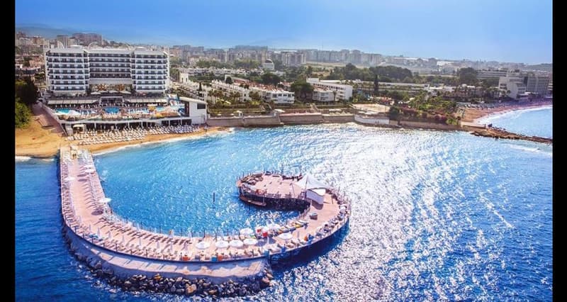 Azura Deluxe Resort & Spa