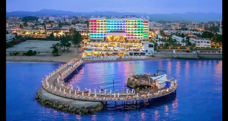Azura Deluxe Resort & Spa