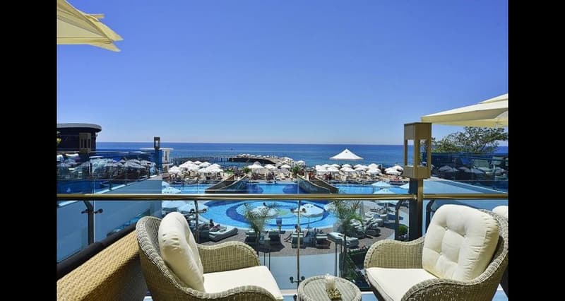 Azura Deluxe Resort & Spa