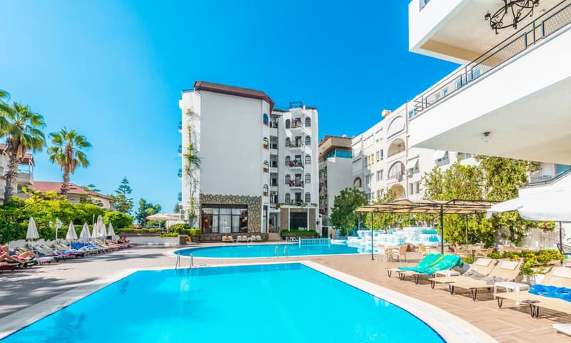 Boulevard Hotel