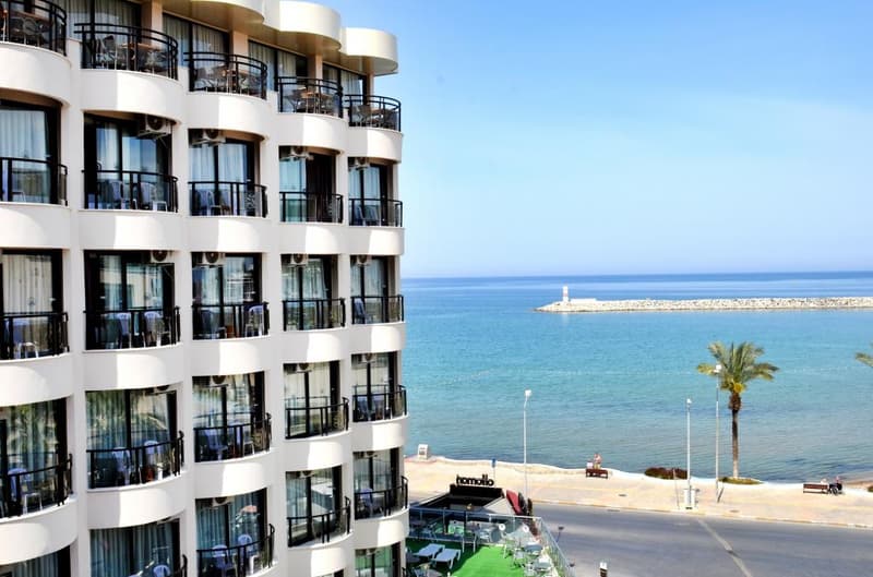 By Karaaslan Inn Kuşadası