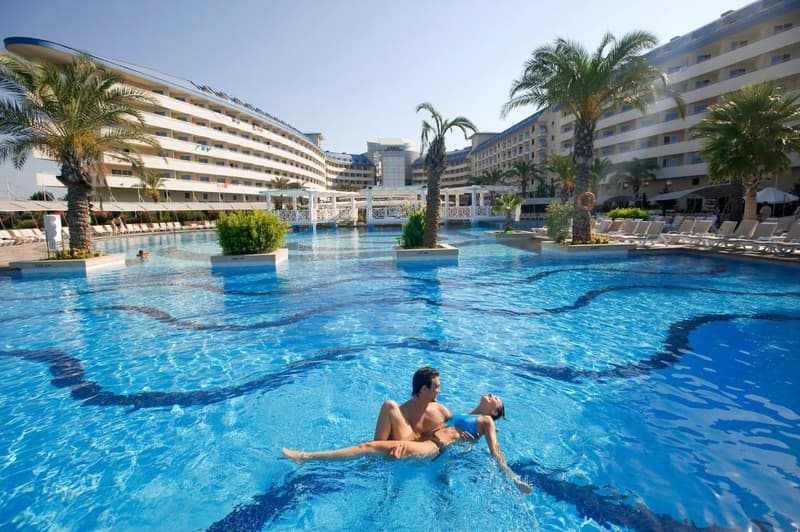 Crystal Admiral Resort Suites & Spa
