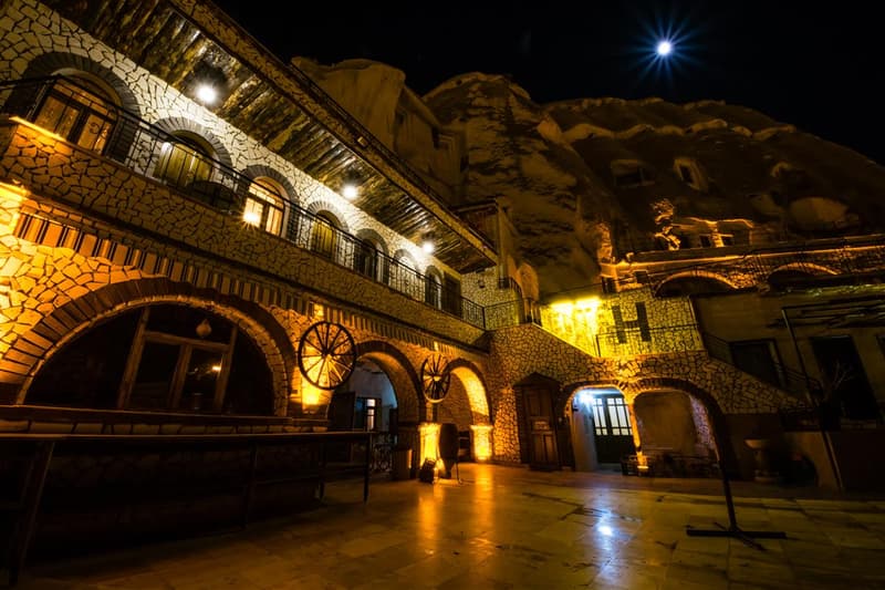 Elite Cave Suites