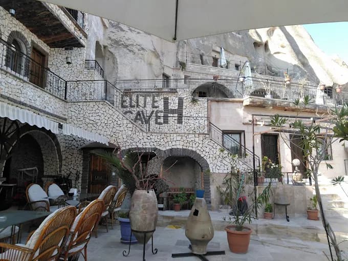 Elite Cave Suites