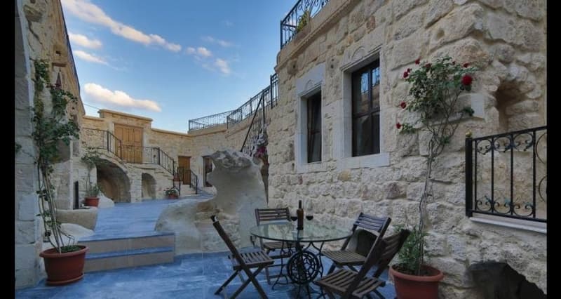 Golden Cave Suites