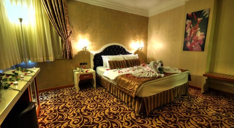 Golden Deluxe Hotel