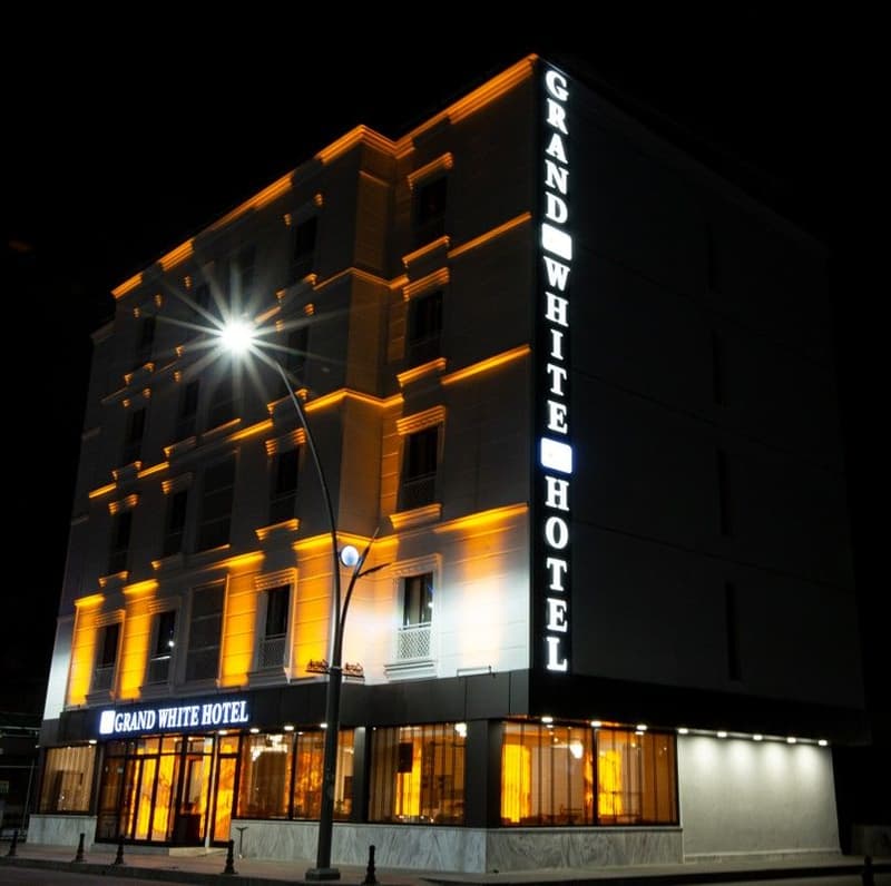 Grand White Hotel