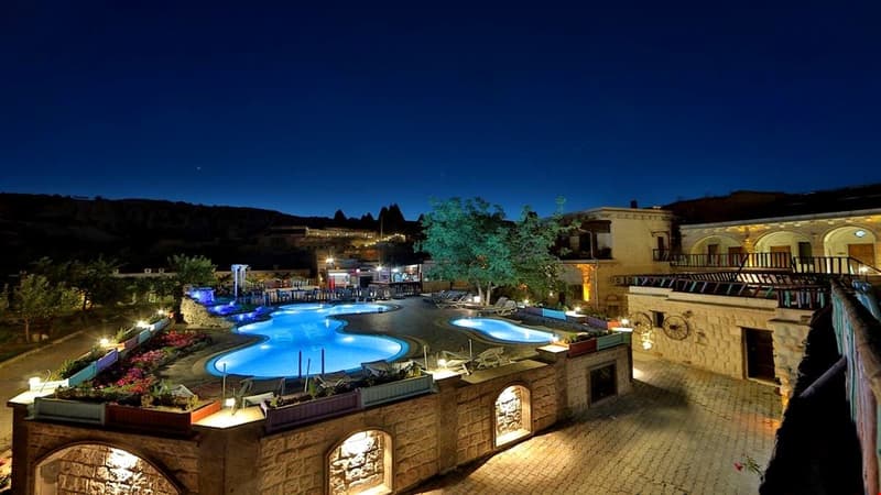 Holiday Cave Hotel