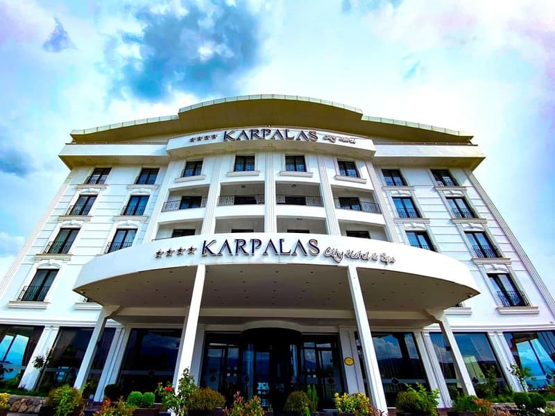Karpalas City Hotel & Spa
