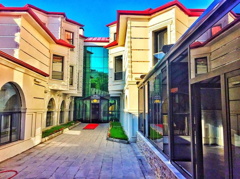 Kars-ı Şirin Otel