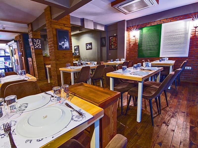 Kuzen Otel +18 (Yetişkin Oteli)