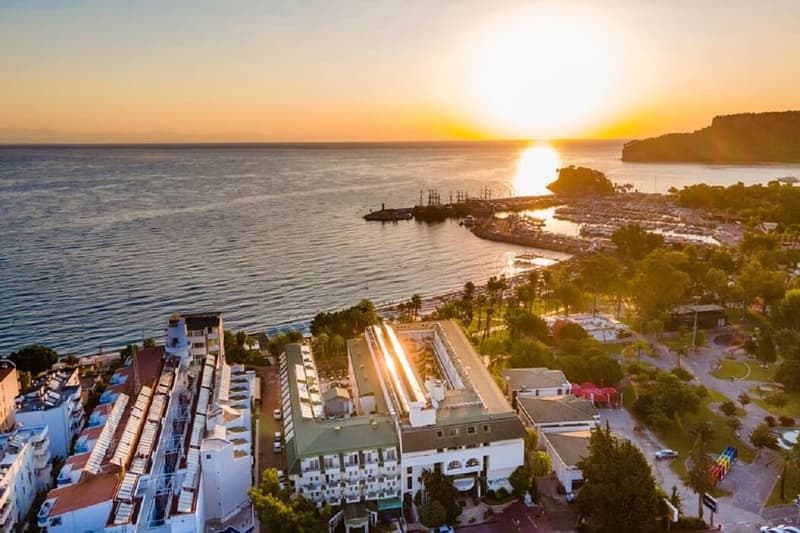 Lancora Beach Hotel