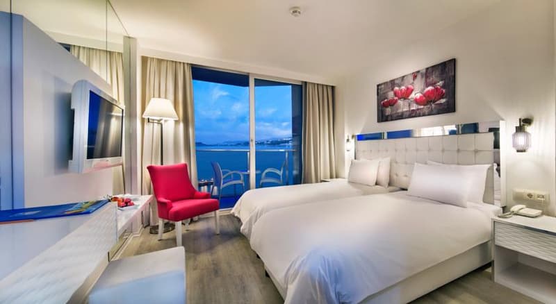 Le Bleu Hotel & Resort