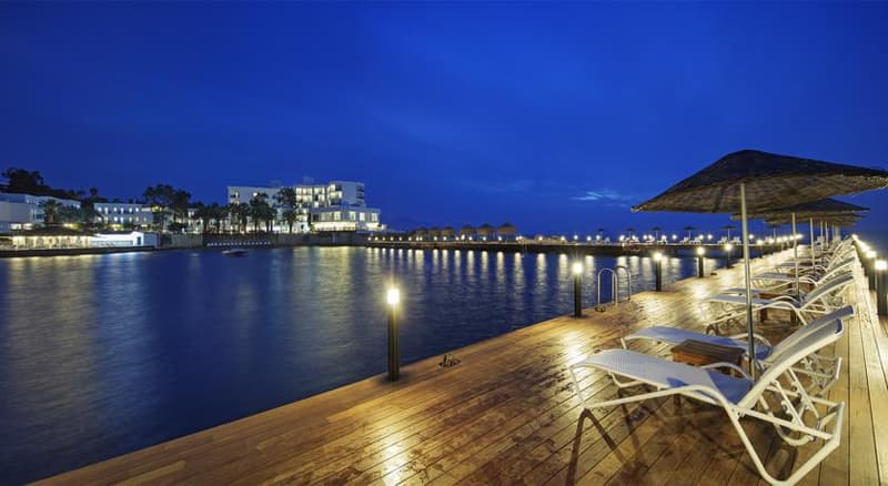 Le Bleu Hotel & Resort