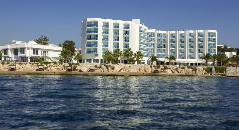 Le Bleu Hotel & Resort