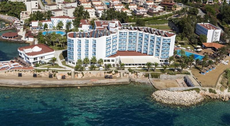 Le Bleu Hotel & Resort