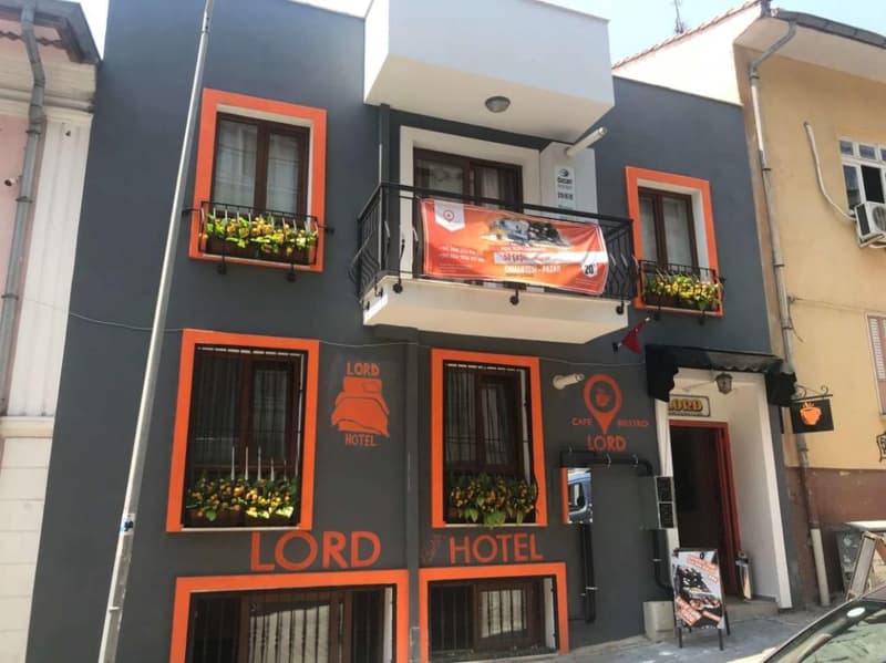 Lord Hotel Cafe & Bistro