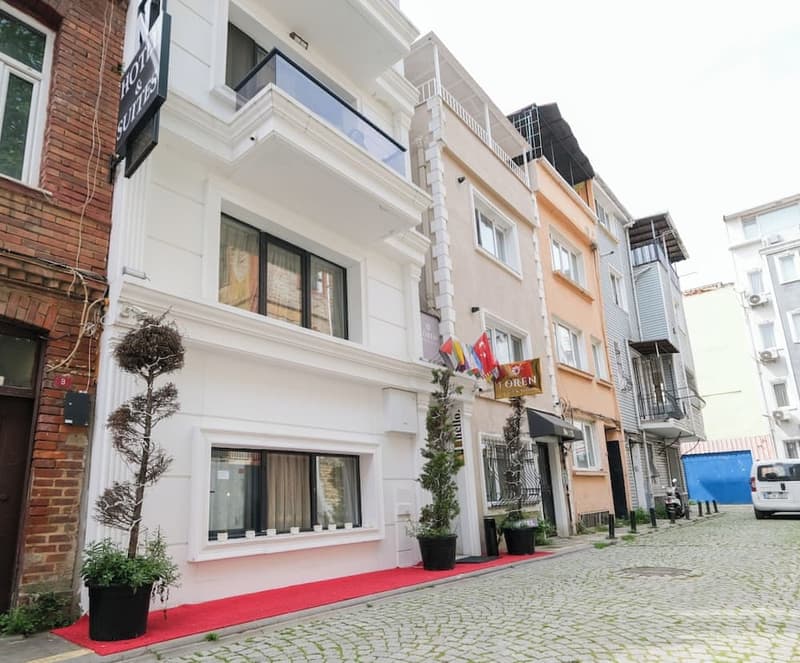 Loren Hotel & Suites
