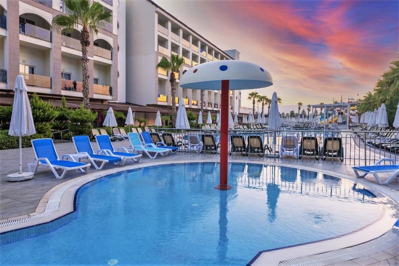Lrs Port River Hotel & Spa