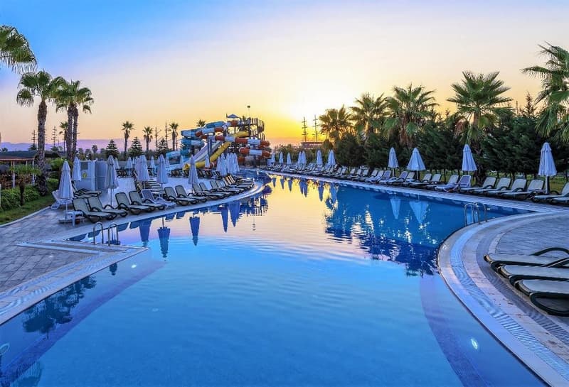 Lrs Port River Hotel & Spa