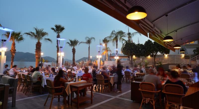 Maris Beach Hotel