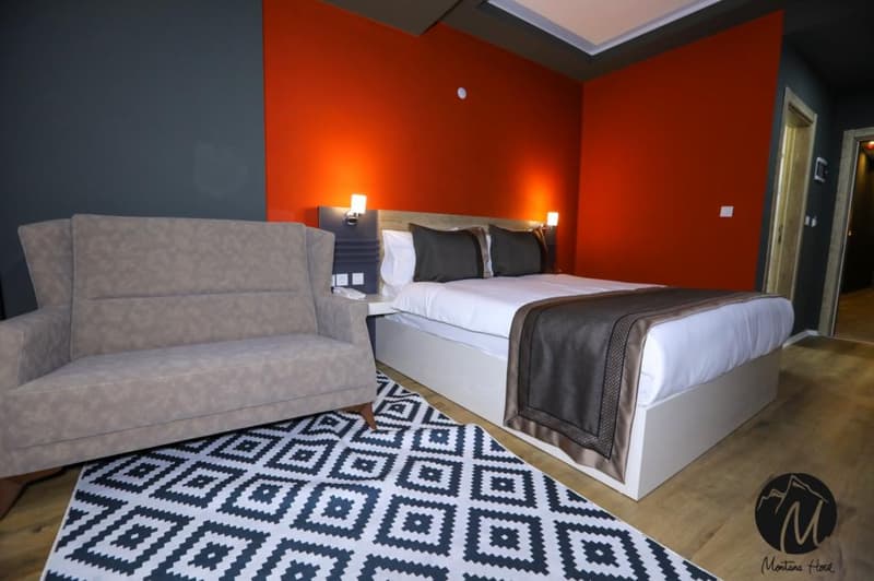 Montana Hotel Van