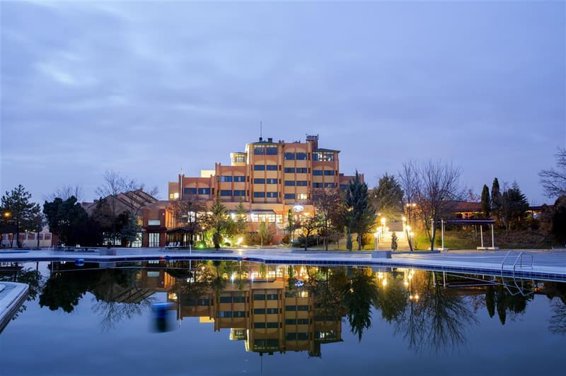 Patalya Lakeside Resort Hotel
