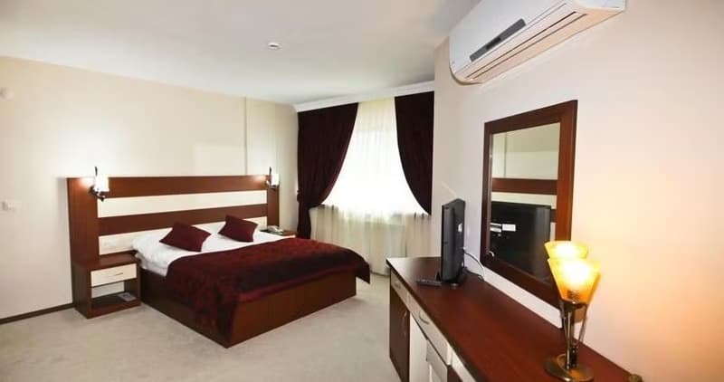 Petek Hotel