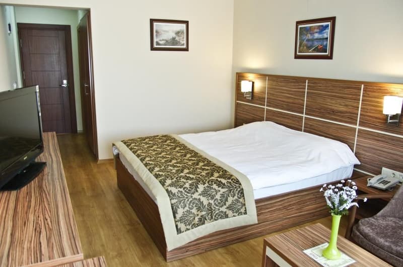 Petek Hotel
