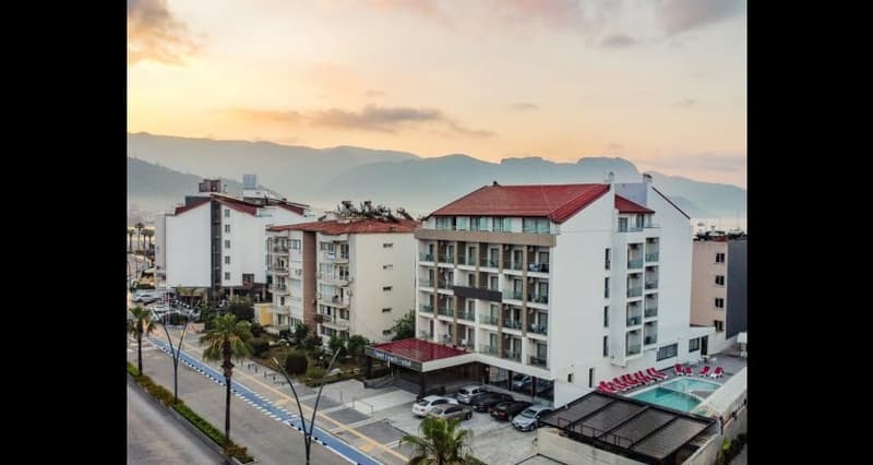 Point Beach Hotel