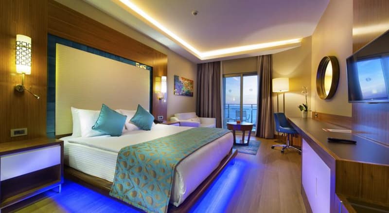 Ramada Hotel & Suites by Wyndham Kuşadası