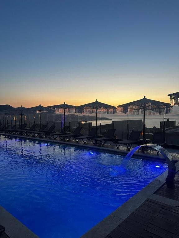 Reva Miami Hotel Restaurant & SPA