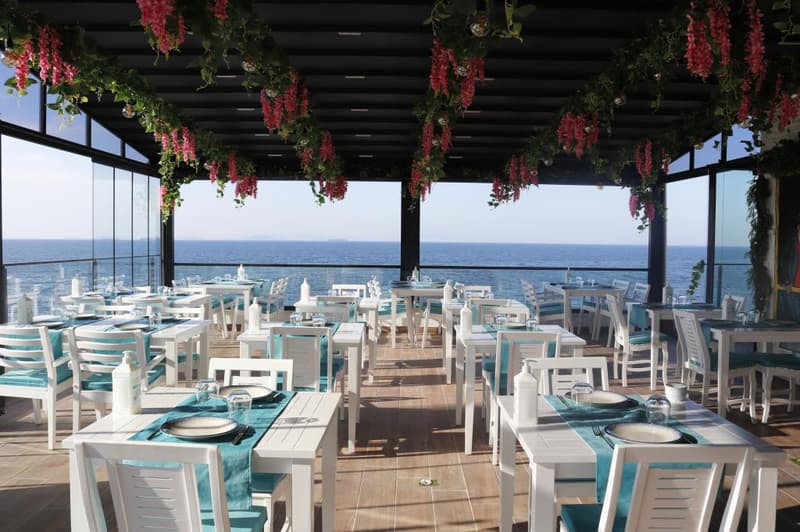 The Lavington Beach Hotel