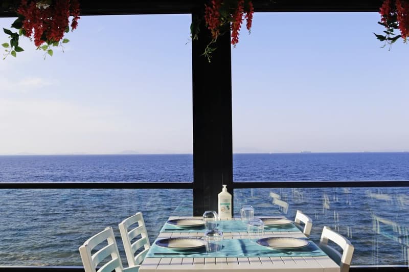 The Lavington Beach Hotel
