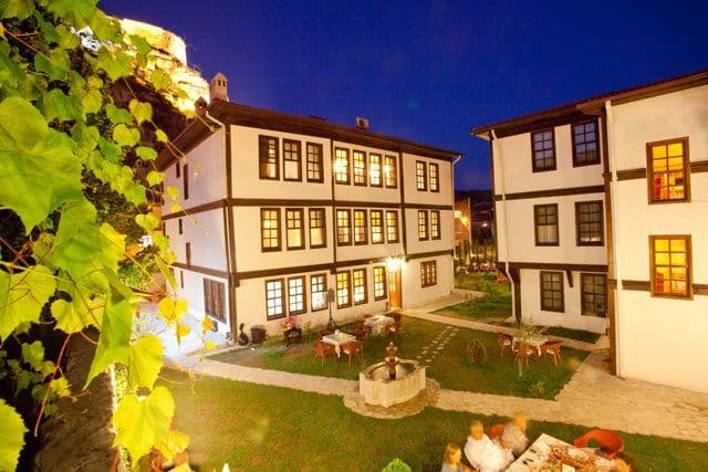 Uğurlu Konakları