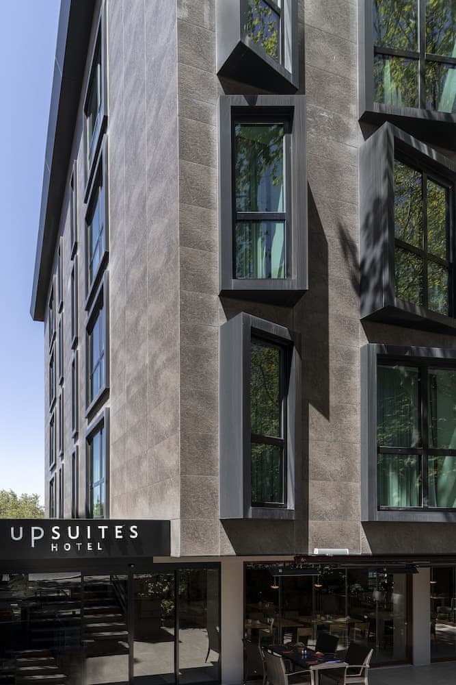 Upsuites Hotel