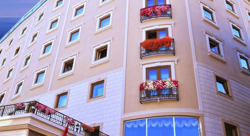Usta Park Hotel