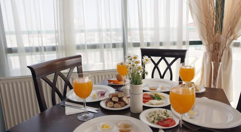 Üstün Otel Alsancak